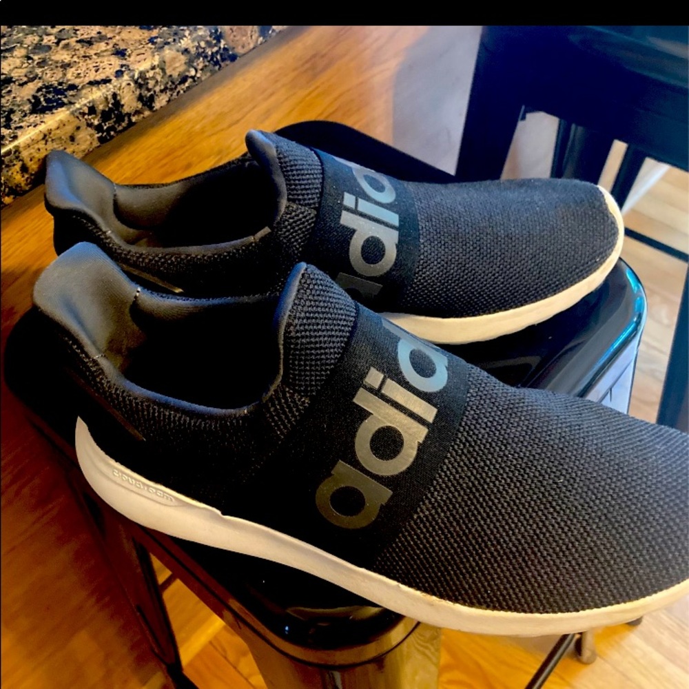 Adidas Men’s black and silver logo wore it only twice 10.5 size